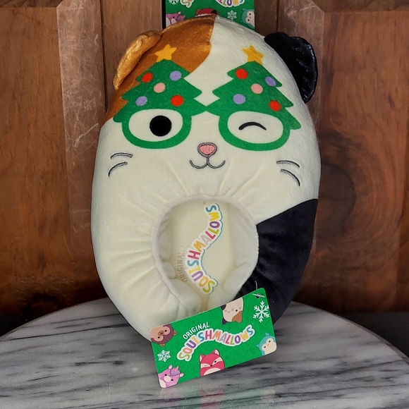 Squishmallows Cam Slippers - Picture 4 of 7